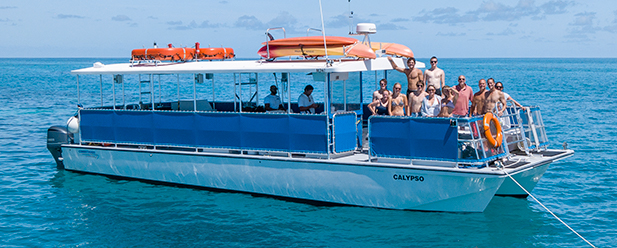 persons-on-power-catamaran-in-bermuda